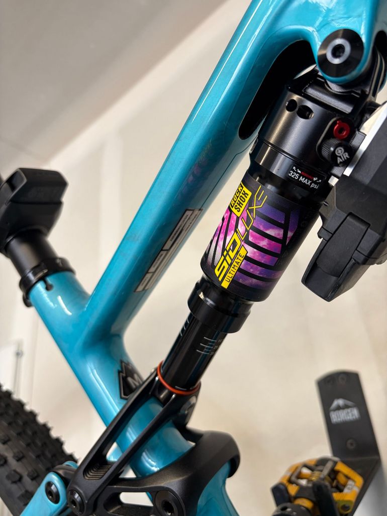 Used Specialized Epic 8 Pro - SRAM X0 AXS, RockShox Ultimate Flight Attendant 2026 2026 Mountainbike, Blue, 29 — image 11 of 12
