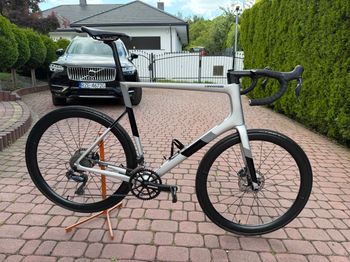Used Cannondale SuperSix EVO Carbon Disc Ultegra Di2 2022 Road & Gravel, Light Gray — image 2 of 11