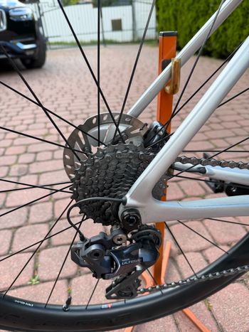 Used Cannondale SuperSix EVO Carbon Disc Ultegra Di2 2022 Road & Gravel, Light Gray — image 5 of 11