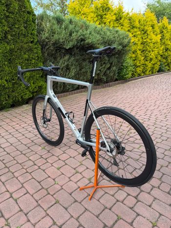 Used Cannondale SuperSix EVO Carbon Disc Ultegra Di2 2022 Road & Gravel, Light Gray — image 10 of 11