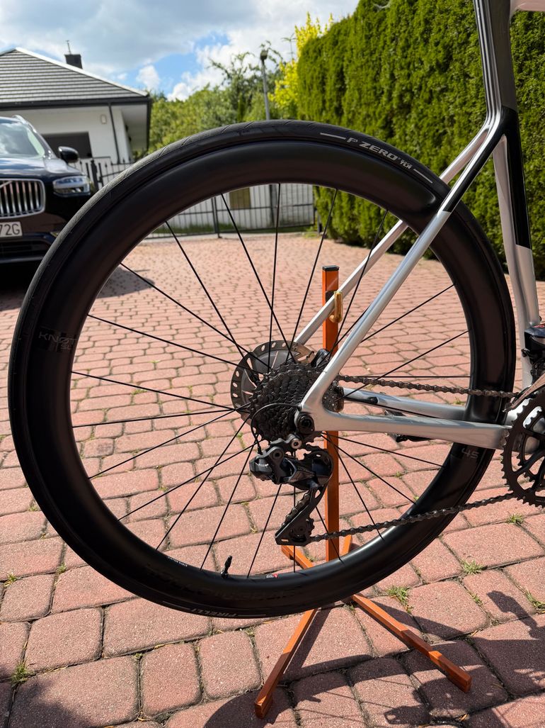 Used Cannondale SuperSix EVO Carbon Disc Ultegra Di2 2022 Road & Gravel, Light Gray — image 9 of 11