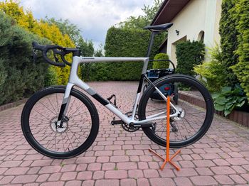 Used Cannondale SuperSix EVO Carbon Disc Ultegra Di2 2022 Road & Gravel, Light Gray — image 3 of 11