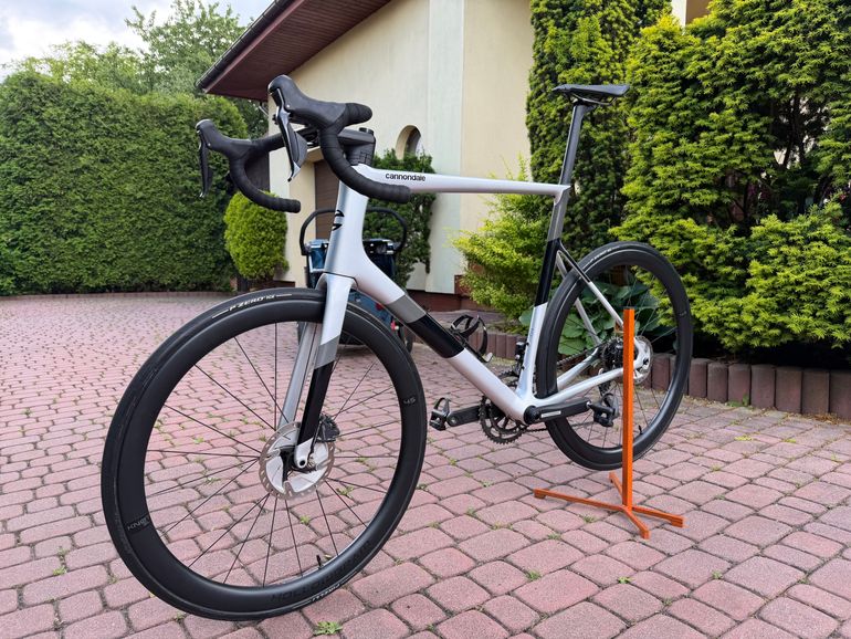 Used Cannondale SuperSix EVO Carbon Disc Ultegra Di2 2022 Road & Gravel, Light Gray — image 1 of 11