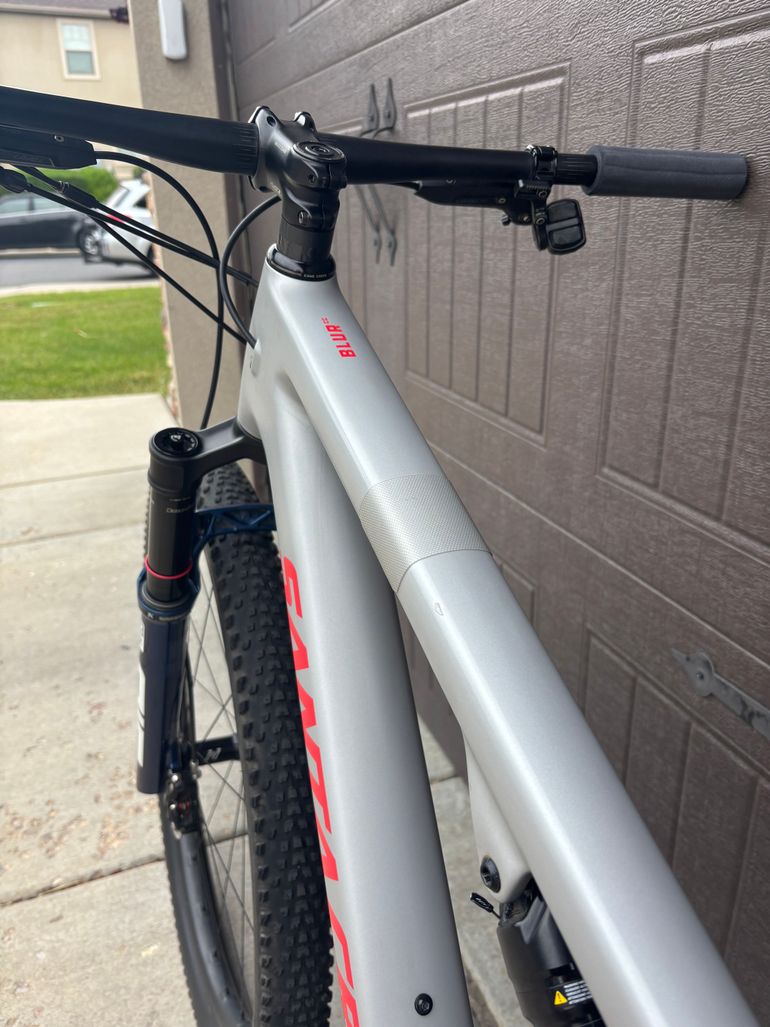 Used Santa Cruz Blur X0 AXS RSV / Carbon CC 2025 2025 Mountainbike, Light Gray, 29 — image 7 of 13