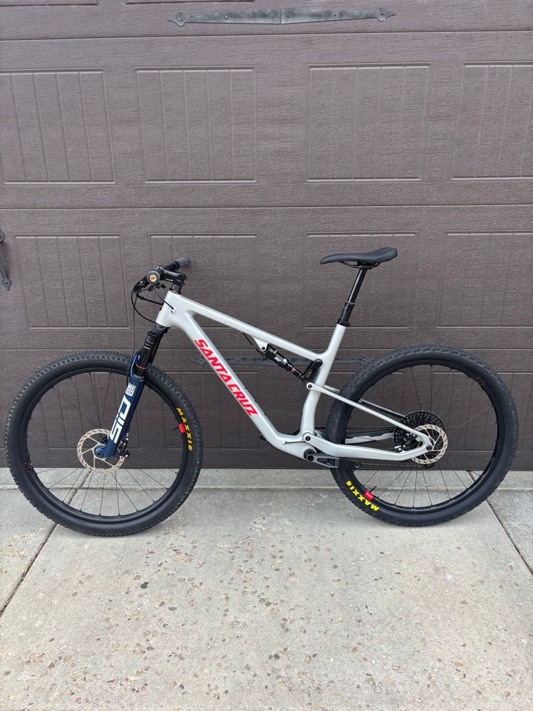 Used Santa Cruz Blur X0 AXS RSV / Carbon CC 2025 2025 Mountainbike, Light Gray, 29 — image 4 of 13