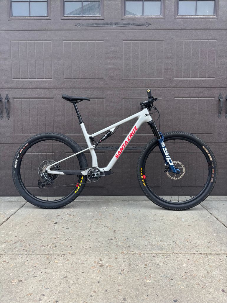 Used Santa Cruz Blur X0 AXS RSV / Carbon CC 2025 2025 Mountainbike, Light Gray, 29 — image 1 of 13