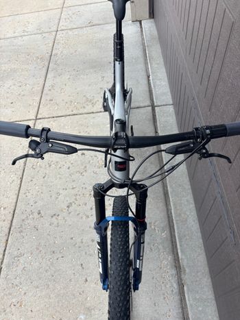 Used Santa Cruz Blur X0 AXS RSV / Carbon CC 2025 2025 Mountainbike, Light Gray, 29 — image 9 of 13