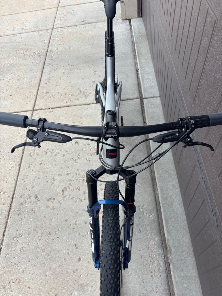 Used Santa Cruz Blur X0 AXS RSV / Carbon CC 2025 2025 Mountainbike, Light Gray, 29 — image 9 of 13