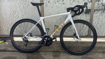Giant TCR Advanced Disc 3 2022 2022 Road & Gravel usato, Bianco — immagine 1 di 7