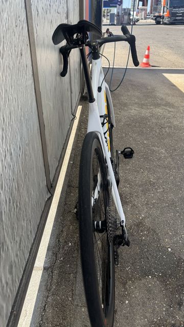 Giant TCR Advanced Disc 3 2022 2022 Road & Gravel usato, Bianco — immagine 6 di 7