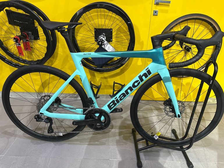 Used Bianchi Oltre Race 105 Di2 2025 2025 Road & Gravel, Grün — image 2 of 6