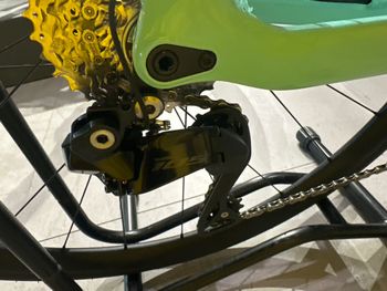 Used Bianchi Oltre Race 105 Di2 2025 2025 Road & Gravel, Grün — image 6 of 6