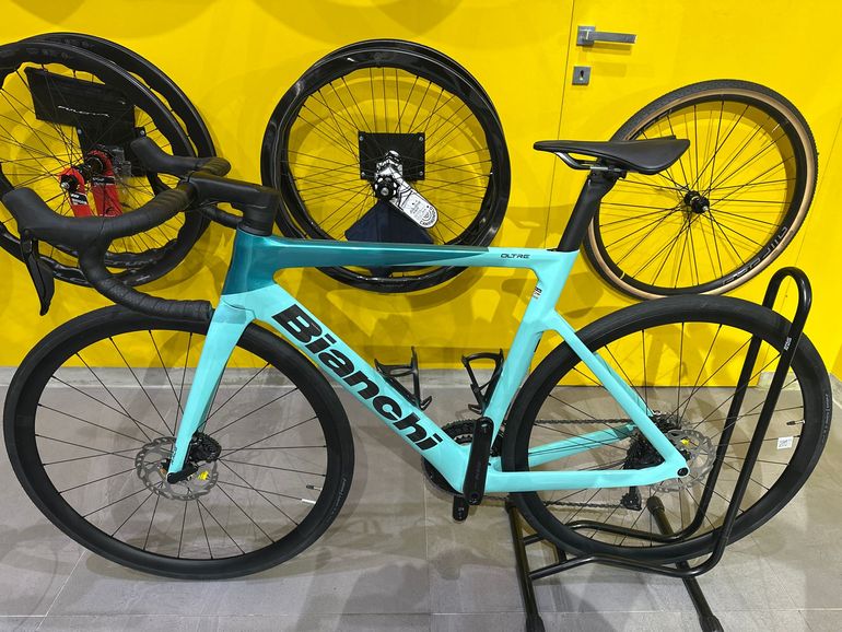 Used Bianchi Oltre Race 105 Di2 2025 2025 Road & Gravel, Grün — image 5 of 6