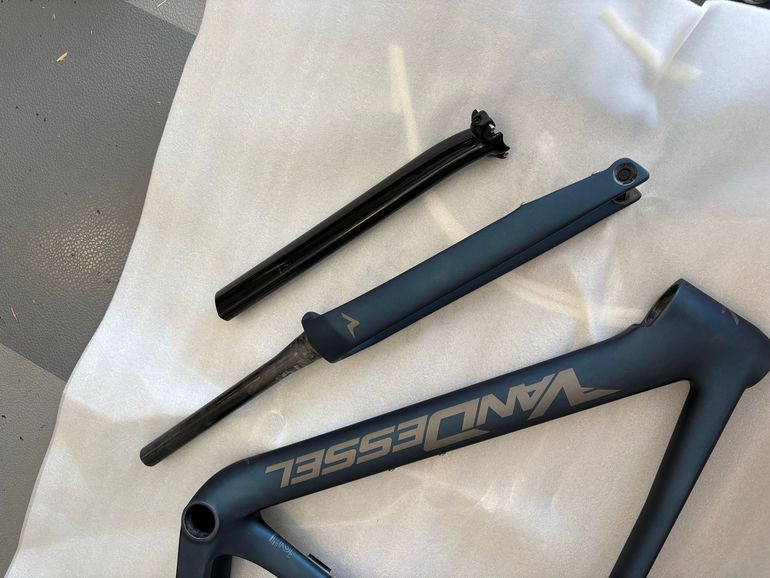 Used Van Dessel ARCH65 | CAMPAGNOLO CHORUS CAMPAGNOLO CHORUS 2025 Frameset 2025 Road & Gravel, Blue — image 5 of 6