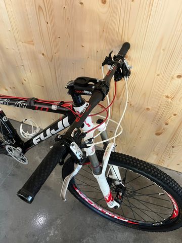 Used Fuji SLM 3.0 2011 2011 Mountainbike, Black, 26 — image 3 of 9