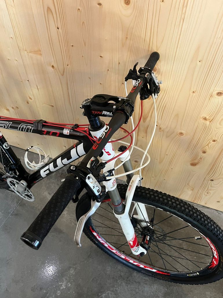 Used Fuji SLM 3.0 2011 2011 Mountainbike, Black, 26 — image 5 of 9