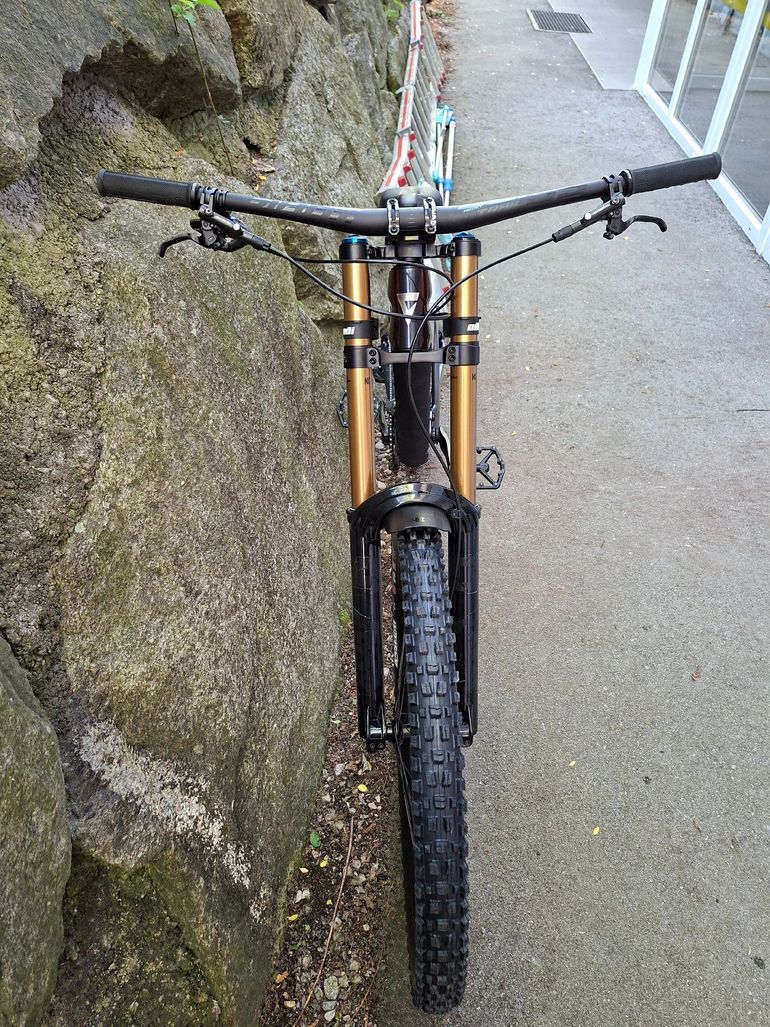 Used Giant Glory Advanced 2025 2025 Mountainbike, Red, 29, 27.5 — image 5 of 15