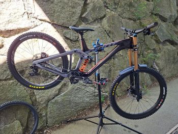 Used Giant Glory Advanced 2025 2025 Mountainbike, Red, 29, 27.5 — image 10 of 15