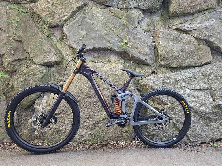 Used Giant Glory Advanced 2025 2025 Mountainbike, Red, 29, 27.5 — image 1 of 15