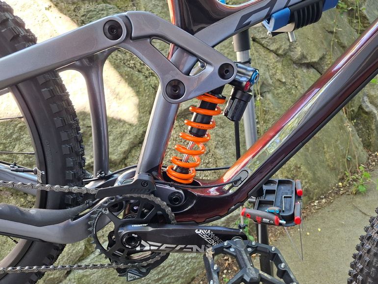 Used Giant Glory Advanced 2025 2025 Mountainbike, Red, 29, 27.5 — image 9 of 15