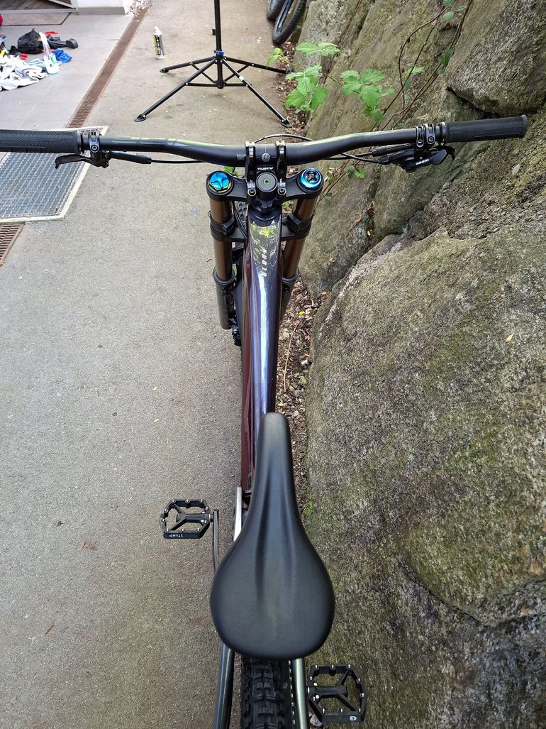 Used Giant Glory Advanced 2025 2025 Mountainbike, Red, 29, 27.5 — image 8 of 15
