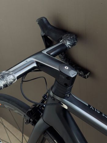 Used Canyon Ultimate CF SLX 9.0 Di2 2020 2020 Road & Gravel — image 6 of 9