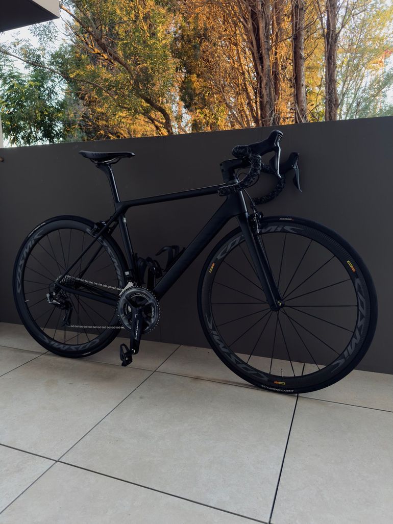 Used Canyon Ultimate CF SLX 9.0 Di2 2020 2020 Road & Gravel — image 1 of 9