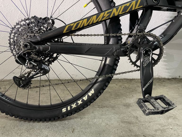 Used Commencal CLASH ESSENTIAL 2019 2019 Mountainbike, Light Gray, 27.5 — image 3 of 4