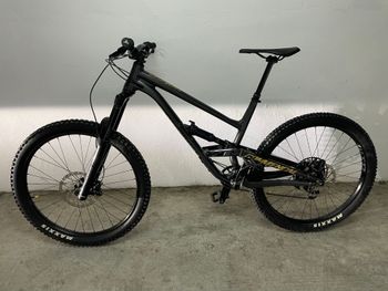 Used Commencal CLASH ESSENTIAL 2019 2019 Mountainbike, Light Gray, 27.5 — image 2 of 4