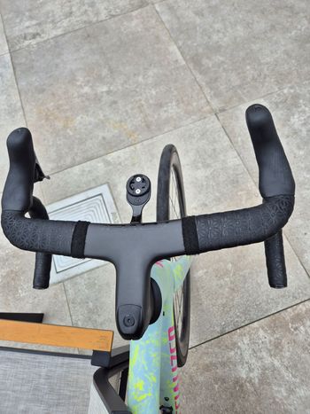 Used Specialized Tarmac Shimano Ultegra Di2 2025 Road & Gravel, Green — image 3 of 7