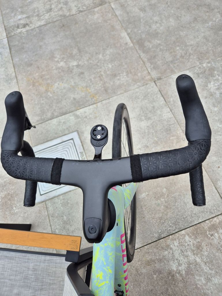 Used Specialized Tarmac Shimano Ultegra Di2 2025 Road & Gravel, Green — image 3 of 7