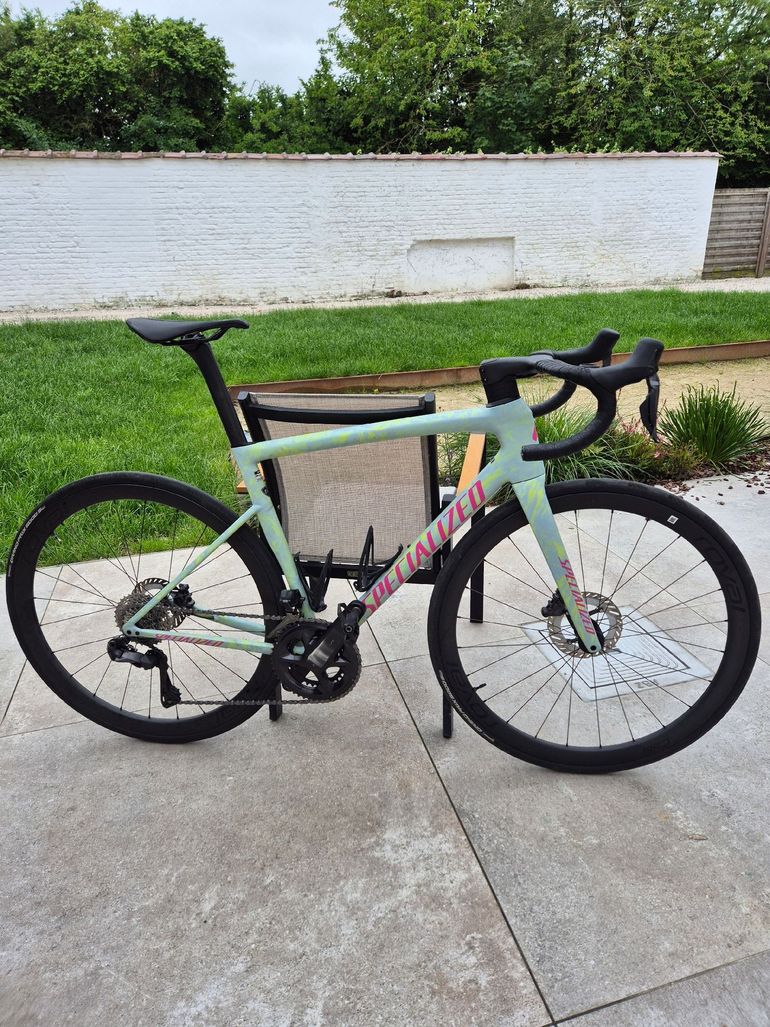 Used Specialized Tarmac Shimano Ultegra Di2 2025 Road & Gravel, Green — image 1 of 7