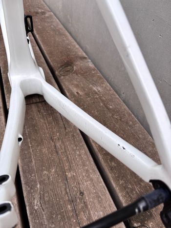 Used Colnago V4Rs Disc Ultegra Di2 8100 w/Fulcrum Racing Wind 400 Wheels 2024 Frameset 2024 Road & Gravel — image 8 of 13