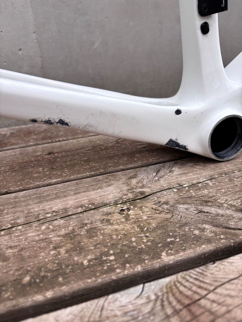 Used Colnago V4Rs Disc Ultegra Di2 8100 w/Fulcrum Racing Wind 400 Wheels 2024 Frameset 2024 Road & Gravel — image 10 of 13