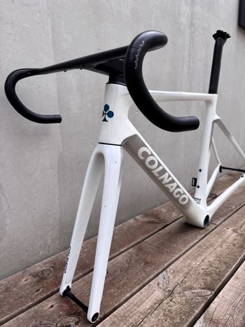 Used Colnago V4Rs Disc Ultegra Di2 8100 w/Fulcrum Racing Wind 400 Wheels 2024 Frameset 2024 Road & Gravel — image 5 of 13