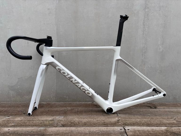 Used Colnago V4Rs Disc Ultegra Di2 8100 w/Fulcrum Racing Wind 400 Wheels 2024 Frameset 2024 Road & Gravel — image 4 of 13