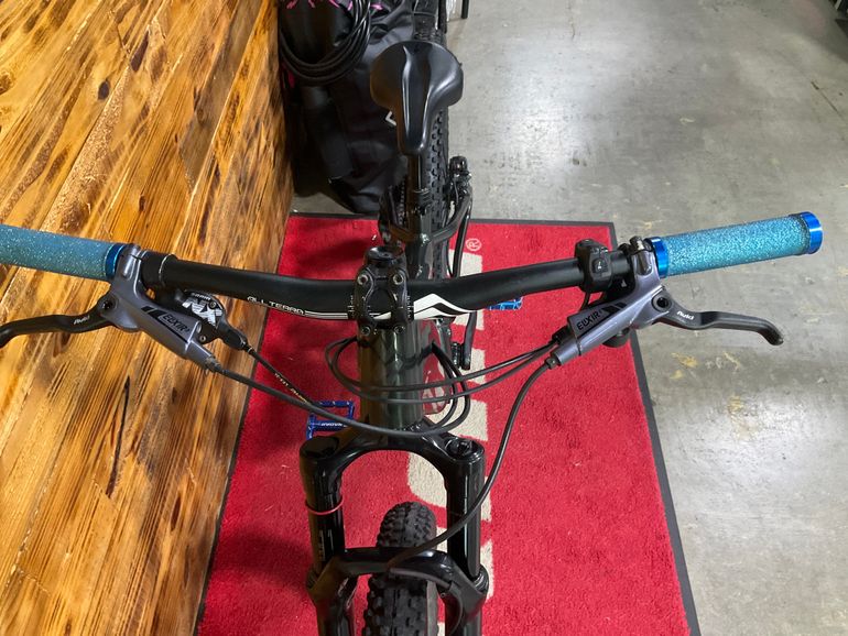 Used Specialized Turbo Levo SL Kids 2023 2023 Youth, Green — image 5 of 11