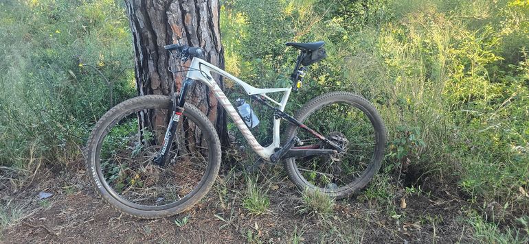 Used Specialized Epic SRAM GX Eagle 2020 Mountainbike, White — image 1 of 3