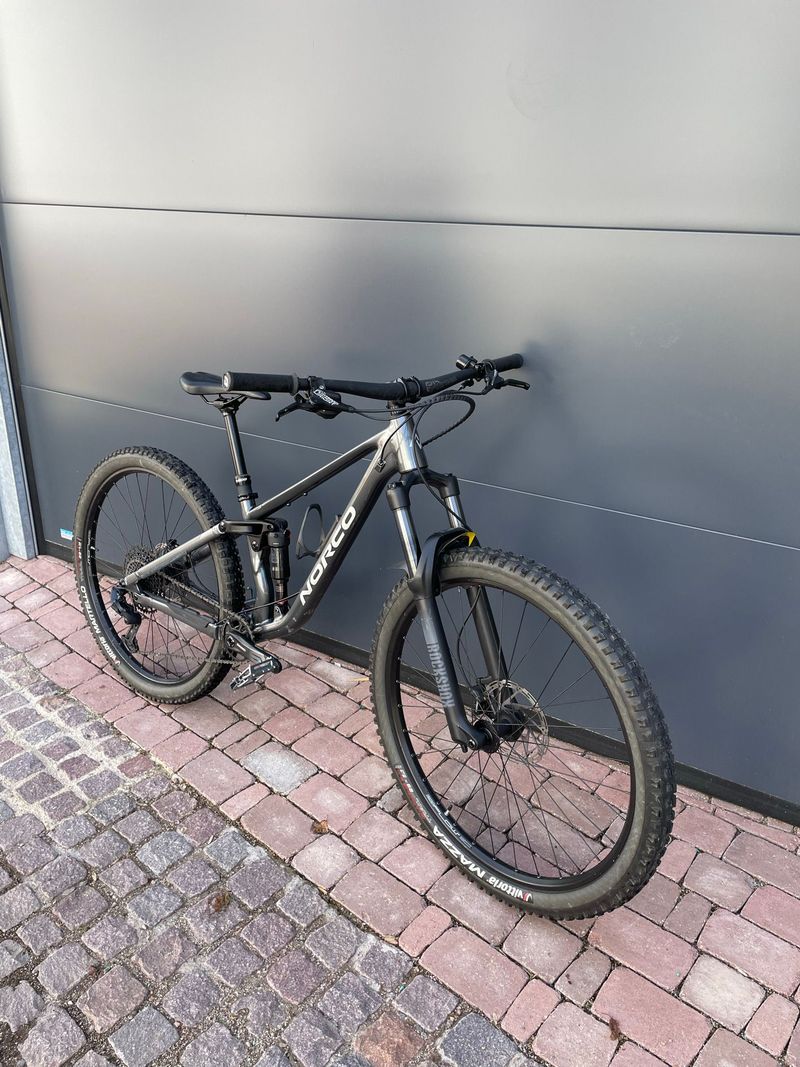 Used Norco Fluid FS A3 2023 2023 Mountainbike, Light Gray, 29 — image 2 of 7