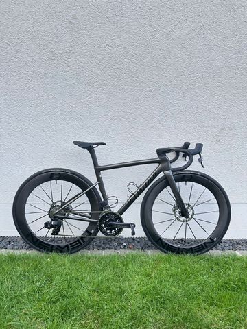Specialized Tarmac SL8 Expert - SRAM Rival AXS 2024 2024 Road & Gravel usato