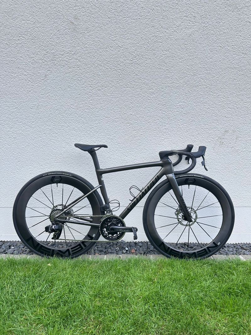 Used Specialized Tarmac SL8 Expert - SRAM Rival AXS 2024 2024 Road & Gravel