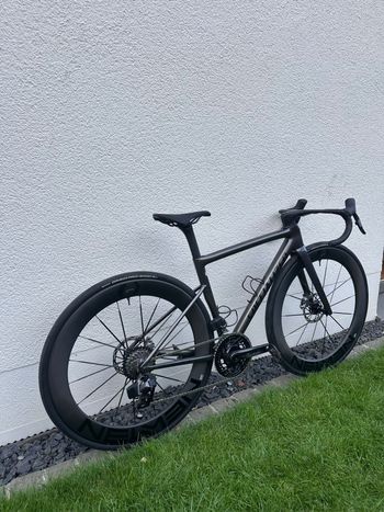 Used Specialized Tarmac SL8 Expert - SRAM Rival AXS 2024 2024 Road & Gravel, Black — image 10 of 11