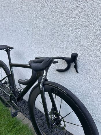 Used Specialized Tarmac SL8 Expert - SRAM Rival AXS 2024 2024 Road & Gravel, Black — image 9 of 11
