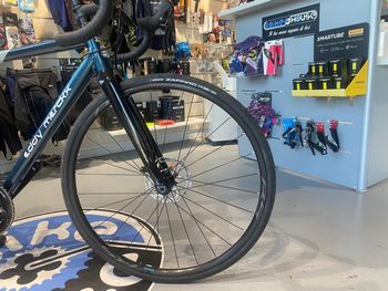 Used Eddy Merckx Pévèle Aluminium Shimano 105 - 2x12 2026 2026 Road & Gravel, Blau — image 3 of 7