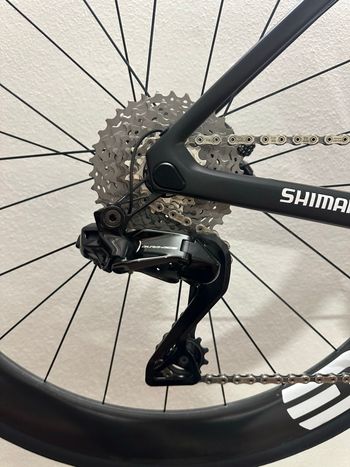 Used Colnago V4Rs Disc Dura-Ace Di2 9200 w/ENVE SES 3.4 Wheels 2024 2024 Road & Gravel, Black — image 3 of 11