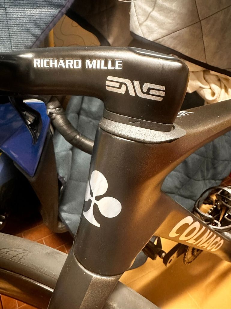Used Colnago V4Rs Disc Dura-Ace Di2 9200 w/ENVE SES 3.4 Wheels 2024 2024 Road & Gravel, Black — image 10 of 11