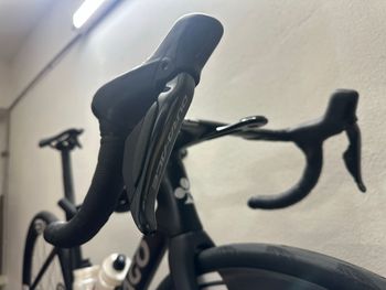 Used Colnago V4Rs Disc Dura-Ace Di2 9200 w/ENVE SES 3.4 Wheels 2024 2024 Road & Gravel, Black — image 5 of 11