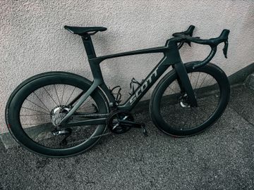 Scott Foil RC 10 2024 2024 Road & Gravel usato, Nero — immagine 1 di 32