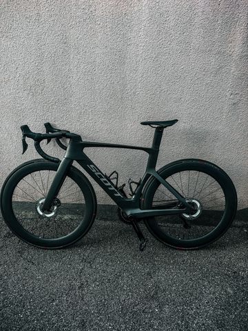 Scott Foil RC 10 2024 2024 Road & Gravel usato, Nero — immagine 7 di 32