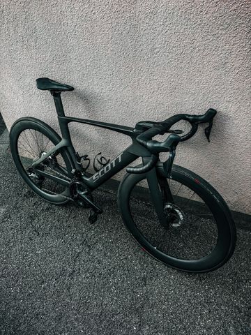 Scott Foil RC 10 2024 2024 Road & Gravel usato, Nero — immagine 24 di 32